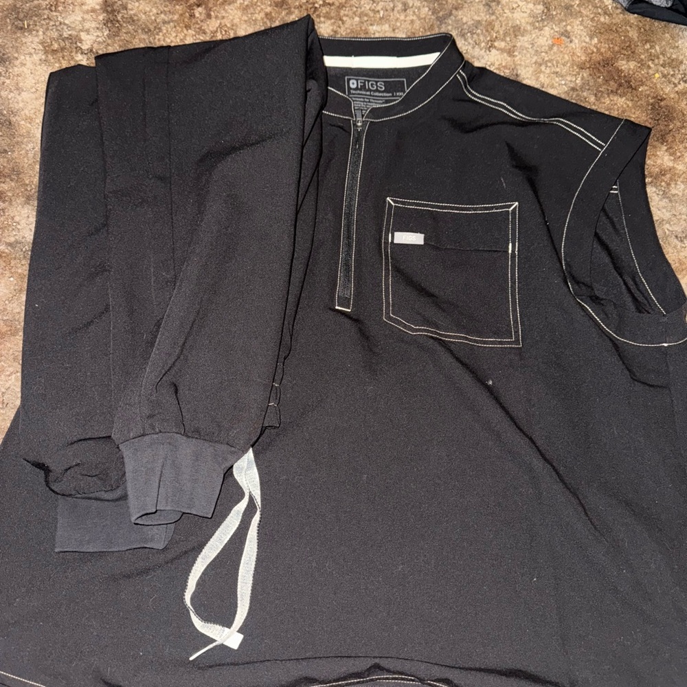 FIGS Black Scrub Ensemble with Contrast Stitching
